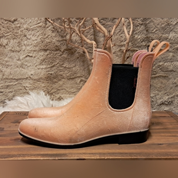 NWT Chooka Suede Vivian Velvet Chelsea Rain Boot Size 9 - Picture 1 of 8
